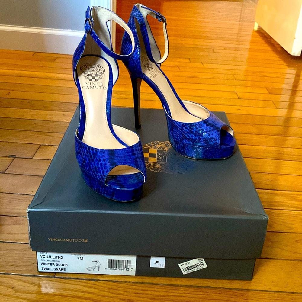 VINCE CAMUTO Lilith2 Blue Snake Print Ankle Strap Peep Toe Stiletto Pumps 7M
